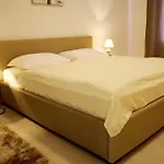 Apartments & Rooms Flowers